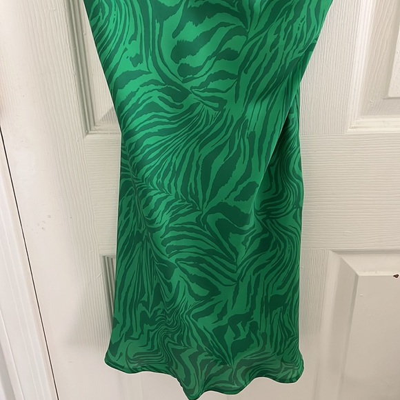 Dress - Picture 3 of 7